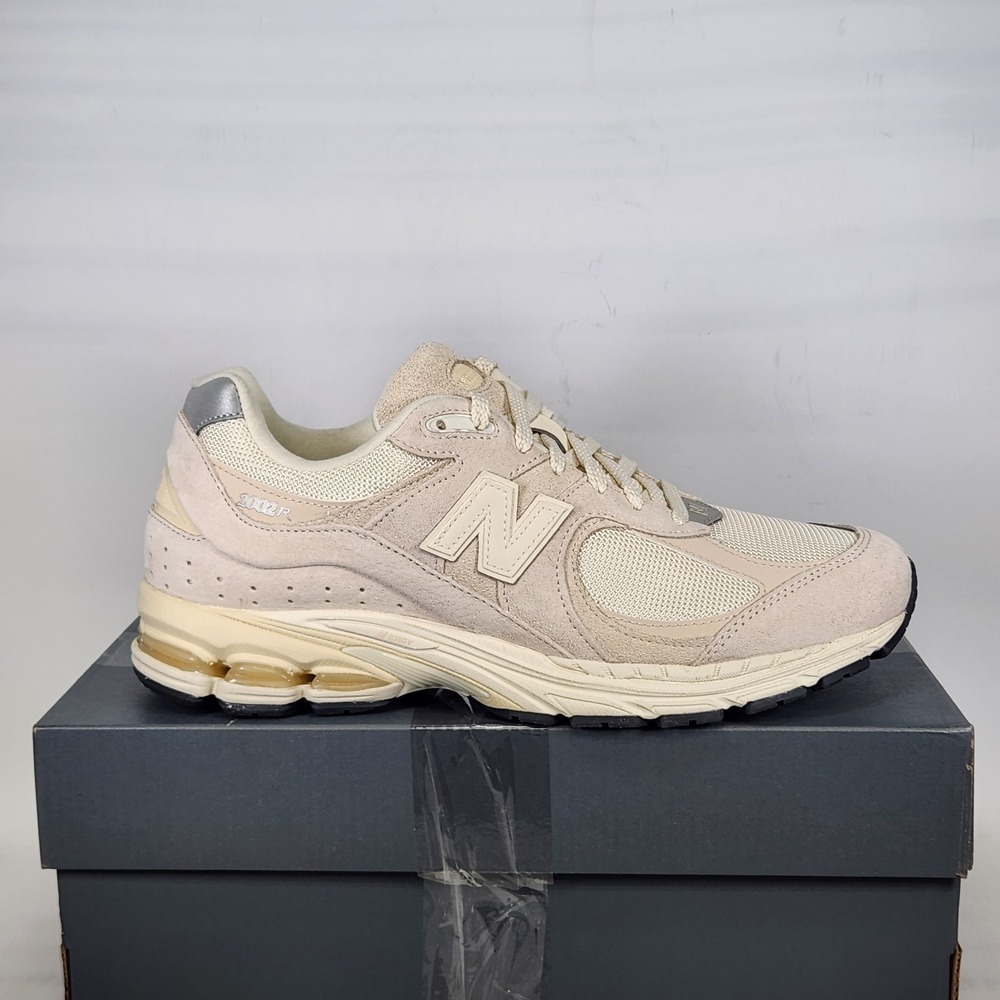 New Balance 2002R Sneaker Mens Size 9.5 Beige M2002RCC Suede Mesh Running Shoes